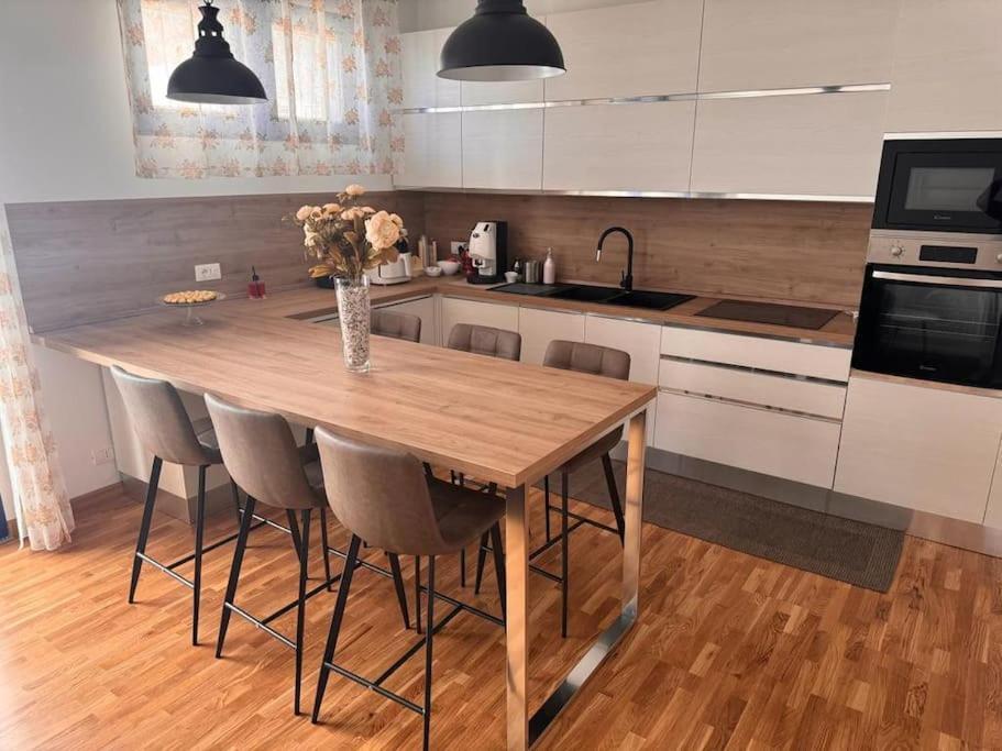 La Maison De Monique Поликоро Екстериор снимка